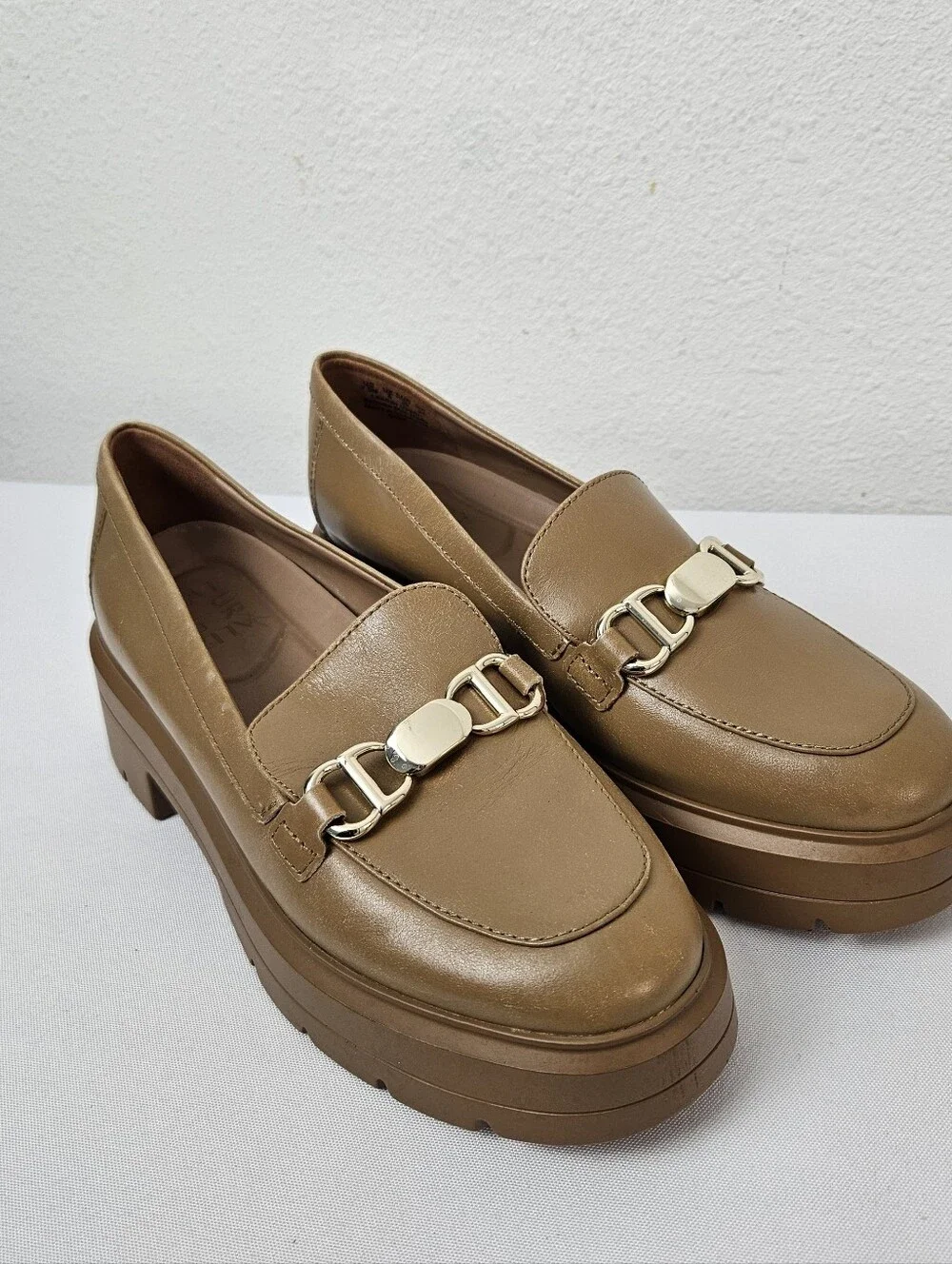 Naturalizer Women's Nina Lug Loafer  Tan Leather 7.5M
